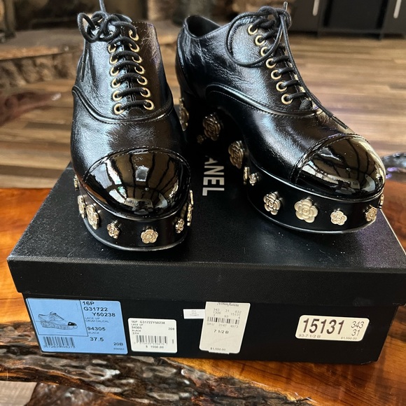 Chanel Lace up Crum Cal/Cal shoes - Picture 7 of 9